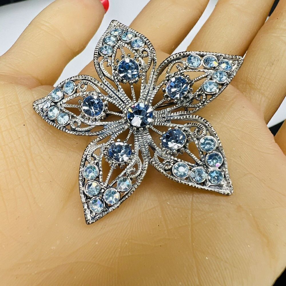 Vintage Blue Rhinestones Filigree Flower  Brooch Silver Tone PRETTY  4051 - Picture 2 of 10